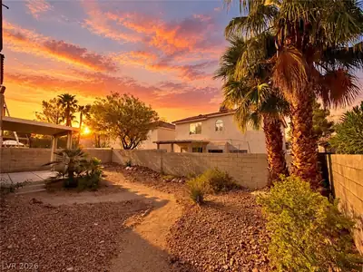 8700 Raindrop Canyon Avenue, Las Vegas, NV 89129 Yard