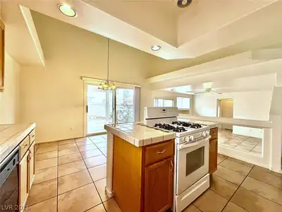 8700 Raindrop Canyon Avenue, Las Vegas, NV 89129 Kitchen