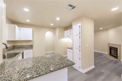 2200 South Fort Apache Road 2144, Las Vegas, NV 89117 Kitchen