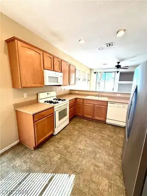 6321 ORIONS TOOL Street, North Las Vegas, NV 89031 Kitchen