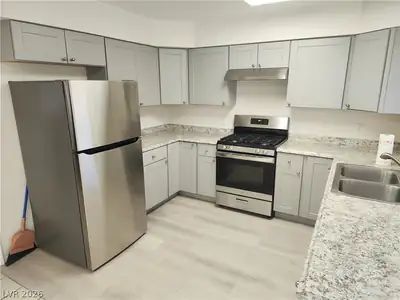 5365 Ithaca Avenue, Las Vegas, NV 89122 Kitchen