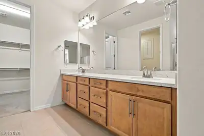 9945 Bristlecone Skye Avenue, Las Vegas, NV 89166 Primary Bathroom
