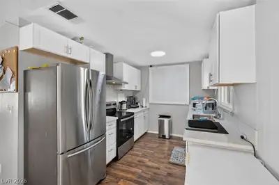 118 Maple Street, Henderson, NV 89015 Kitchen