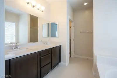 9419 Sparkling Wing Court, Las Vegas, NV 89148 Primary Bathroom