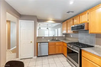8312 Golden Amber Street, Las Vegas, NV 89139 Kitchen