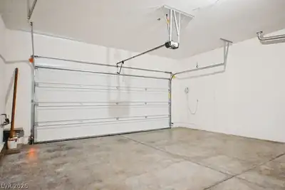 397 Stephen Clear Avenue, North Las Vegas, NV 89031 Garage