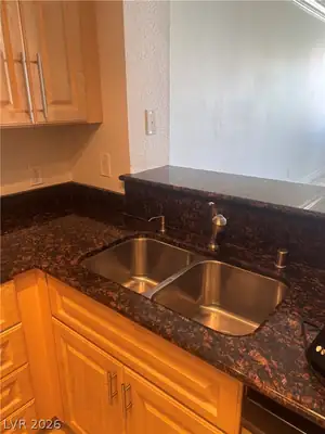 210 East FLAMINGO Road 123, Las Vegas, NV 89169 Kitchen