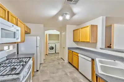 4816 Englewood Avenue, Las Vegas, NV 89139 Kitchen