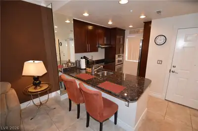 270 East FLAMINGO Road 328, Las Vegas, NV 89169 Kitchen