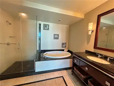 2700 Las Vegas Boulevard 707, Las Vegas, NV 89109 Primary Bathroom