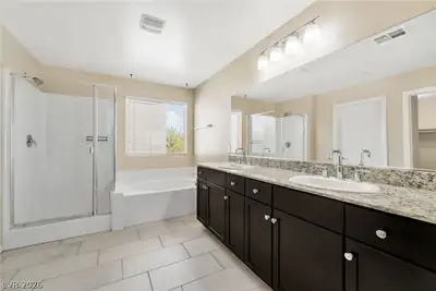 2915 Caxton Grove Drive, Henderson, NV 89052 Primary Bathroom
