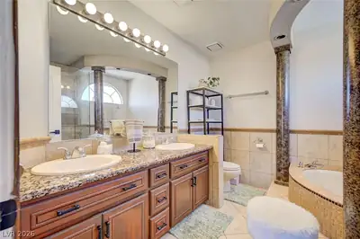 2722 Aspen Wood Avenue, Henderson, NV 89074 Primary Bathroom