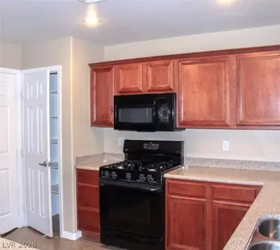 6820 Sweet Pecan Street, Las Vegas, NV 89149 Kitchen