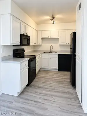 3151 Soaring Gulls Drive 2092, Las Vegas, NV 89128 Kitchen