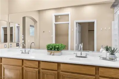 688 Canfield Point Avenue, Las Vegas, NV 89183 Primary Bathroom