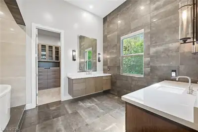 12382 Tudor Arch Drive, Las Vegas, NV 89138 Primary Bathroom