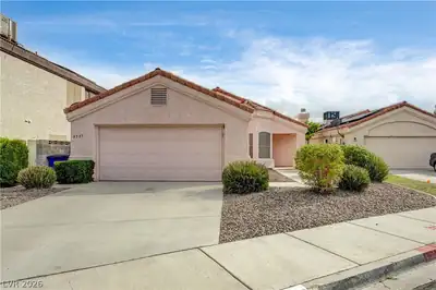 6537 Old Oxford Avenue, Las Vegas, NV 89108 Front of Structure