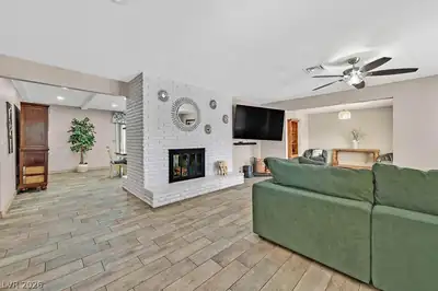 6824 Adobe Court, Las Vegas, NV 89146 Living Room