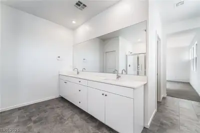 6215 Bravestar Court, Las Vegas, NV 89141 Primary Bathroom