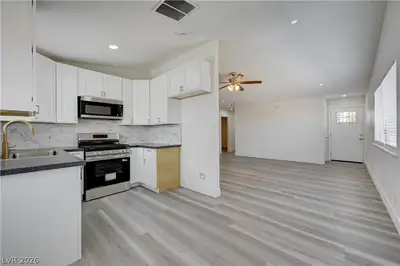 557 Chandler Street, Henderson, NV 89014 Kitchen