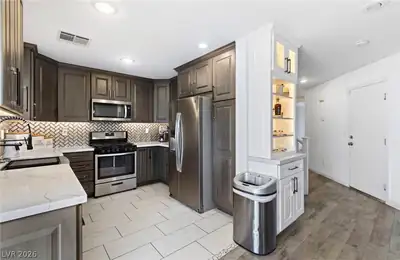 10947 African Sunset Street, Henderson, NV 89052 Kitchen