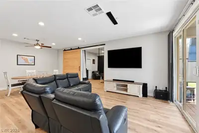 31 Cresta Villa Court, Henderson, NV 89011 Living Room