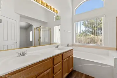 2124 Starline Meadow Place, Las Vegas, NV 89134 Primary Bathroom