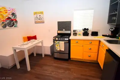 308 South 10th Street B, Las Vegas, NV 89101 Kitchen