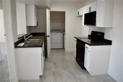 230 Mission Catalina Lane 107, Las Vegas, NV 89107 Kitchen