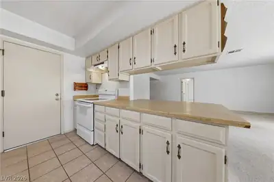 5095 Brownwood Avenue, Las Vegas, NV 89122 Kitchen