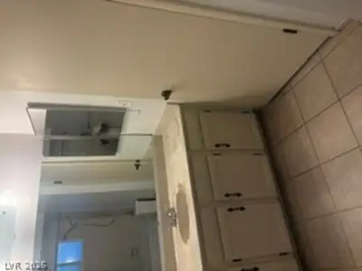 5095 Brownwood Avenue, Las Vegas, NV 89122 Primary Bathroom