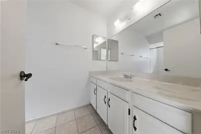 5095 Brownwood Avenue, Las Vegas, NV 89122 Primary Bathroom