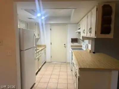5095 Brownwood Avenue, Las Vegas, NV 89122 Kitchen