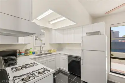 5171 Caliente Street 131, Las Vegas, NV 89119 Kitchen