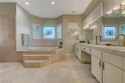 6080 Crystal Brook Court, Las Vegas, NV 89149 Primary Bathroom