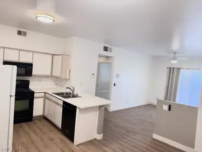 5751 East Hacienda Avenue 243, Las Vegas, NV 89122 Kitchen