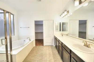 10647 Hyde Corner Avenue, Las Vegas, NV 89166 Primary Bathroom
