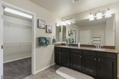 8430 Golden Amber Street, Las Vegas, NV 89139 Primary Bathroom