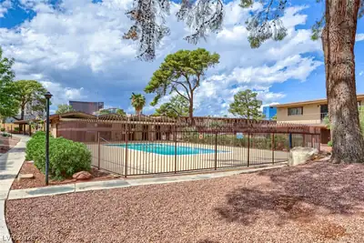 615 South Royal Crest Circle 16, Las Vegas, NV 89169 Pool