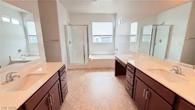 2683 Upland Dawn Court, Las Vegas, NV 89142 Primary Bathroom