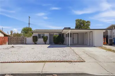 2000 Constantine Avenue, Las Vegas, NV 89101 Front of Structure