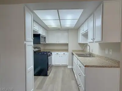 200 Brookside Lane C, Las Vegas, NV 89107 Kitchen