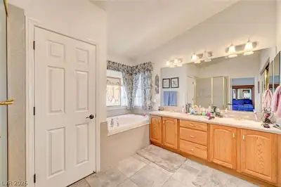950 Denberry Way, Las Vegas, NV 89123 Primary Bathroom