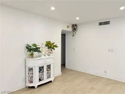 575 South Royal Crest Circle 7, Las Vegas, NV 89169 Living Room
