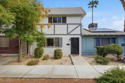 179 Greenbriar Townhouse Way, Las Vegas