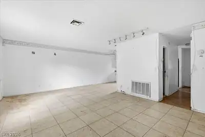 179 Greenbriar Townhouse Way, Las Vegas, NV 89121 