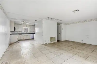 179 Greenbriar Townhouse Way, Las Vegas, NV 89121 