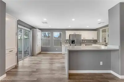 10748 CHICKASAW BEND Court, Las Vegas, NV 89129 Kitchen