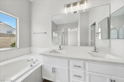 1906 Cardinal Point Street, Henderson, NV 89012 Primary Bathroom