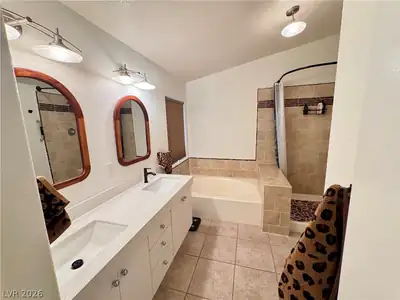 7652 Rolling View Drive 202, Las Vegas, NV 89149 Primary Bathroom